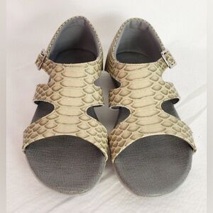 Footjoy Women's Size 7 Naples Leather Spikeless Golf Sandals Beige Open Toe